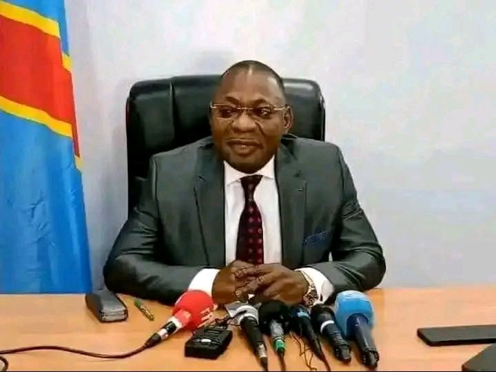 Braquages et vols à mains armées à Kinshasa : Firmin Mvonde ordonne la traque de tous les criminels libérés illégalement